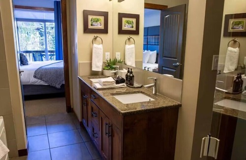Calgary Casa | Stoneridge Resort - Mountain View - Pool & Hot Tub
