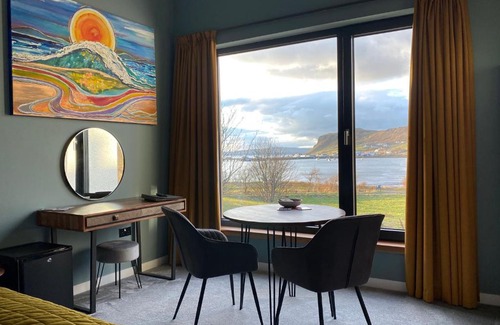 Uig Cama Y Desayuno | Stones Luxury B&B with hot tub and self-contained rooms