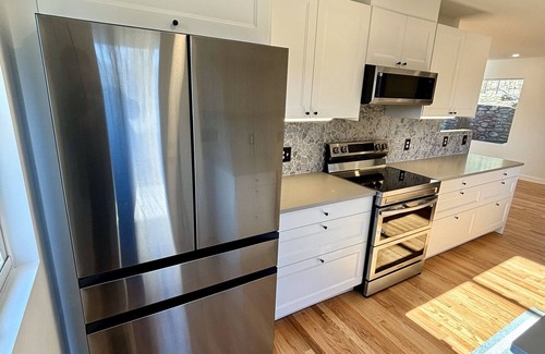 Canton Casa | STONES THROW CHATEAU: Modern-Rustic 4 BR/2BA Mtn View Home close to EVERYTHING