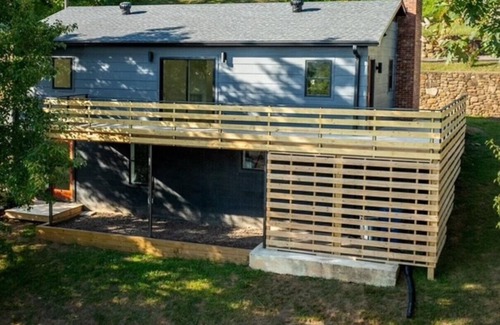Canton Casa | STONES THROW CHATEAU: Modern-Rustic 4 BR/2BA Mtn View Home close to EVERYTHING