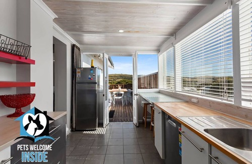 Hayborough Casa | Stones Throw to Beach & Chiton Surf Club - Seaside on Seagull