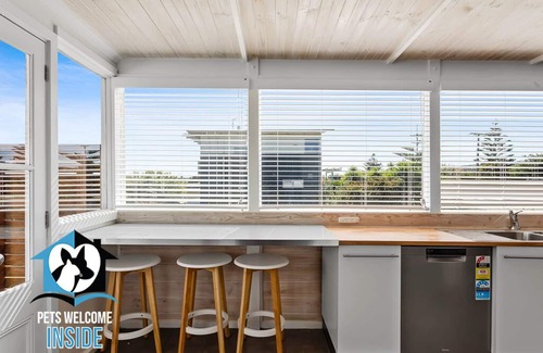 Hayborough Casa | Stones Throw to Beach & Chiton Surf Club - Seaside on Seagull