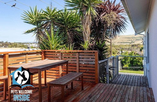 Hayborough Casa | Stones Throw to Beach & Chiton Surf Club - Seaside on Seagull