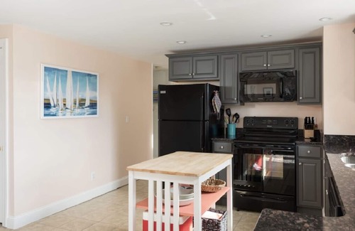 Dartmouth Casa | Stones Throw Waterfront