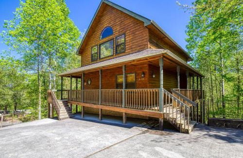 Pigeon Forge Casa | Stones Throw- You Get 685 in Free Attraction Tickets, Resort Pool, Game Room