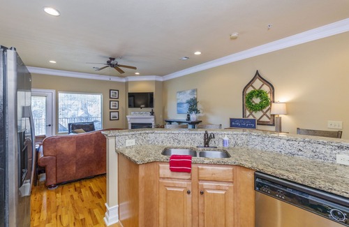 Dadeville Condominio | Stoneview Summit waterfront 3/2 condo with amazing views and dedicated boat slip