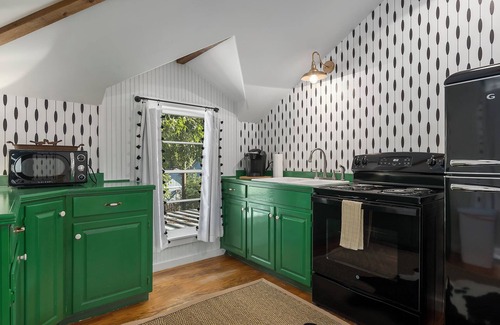 Stonewall Casa | Stonewall Bungalow 4 - Sleeps 3