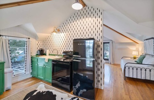 Stonewall Casa | Stonewall Bungalow 4 - Sleeps 3