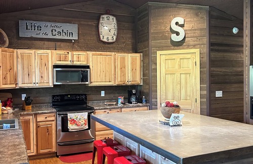 Deadwood Casa | Stonewall Hideaway- Lots of trailer parking