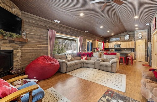 Deadwood Casa | Stonewall Hideaway- Lots of trailer parking
