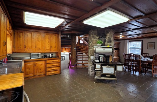 Seeleys Bay Casa | Stonewood Bay Getaway in Seeleys Bay–Spacious Yard, Lakeview, Sleeps 10