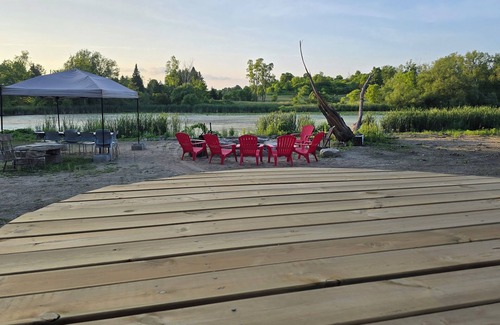 Seeleys Bay Casa | Stonewood Bay Getaway in Seeleys Bay–Spacious Yard, Lakeview, Sleeps 10