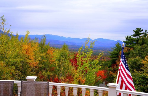Conway Chalet De Esquí | Stonewood Chalet with Breathtaking Views, Victorian decor & Hot Tub.