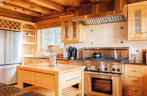 Meadows Of Dan Cabina | Stunning Turnip Patch Cabin - Huge Deck with Polly Furniture and Hot Tub