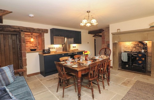 Upper Hulme Cabaña | STONEY CLIFFE FARM, family friendly, with hot tub in Leek