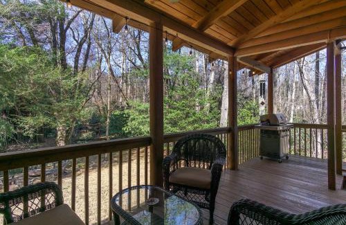 Black Mountain Casa | Stoney Creek Cabin Creekside Cabin Close to Town