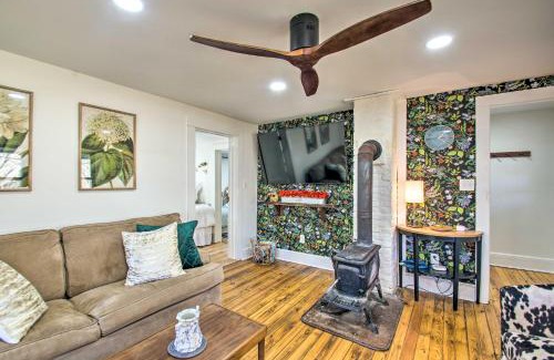 Nellysford Casa | Stoney Creek Cottage Waterfront Hot Tub, Fire Pit