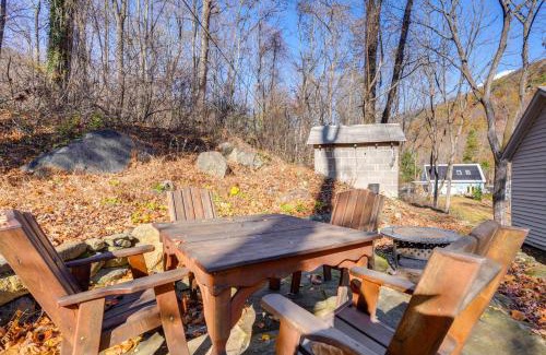 Nellysford Casa | Stoney Creek Cottage Waterfront Hot Tub, Fire Pit