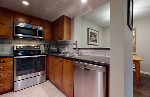 Village North Condominio | Stoney Creek Northstar 32 - Condominio renovado en planta baja en Whistler Village