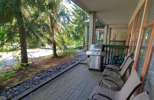Village North Condominio | Stoney Creek Northstar 32 - Condominio renovado en planta baja en Whistler Village