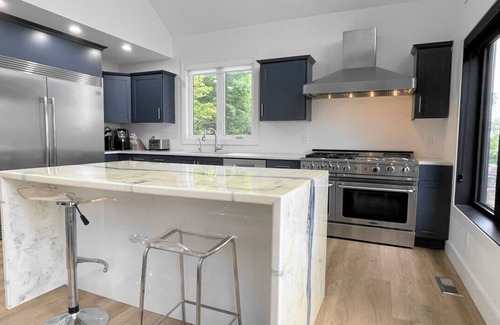 Crowes Landing Casa | Stoney Lake Beach House