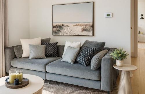 North Kawartha Casa | Stoney Lake Cottage with Private Dock by Leavetown Vacations