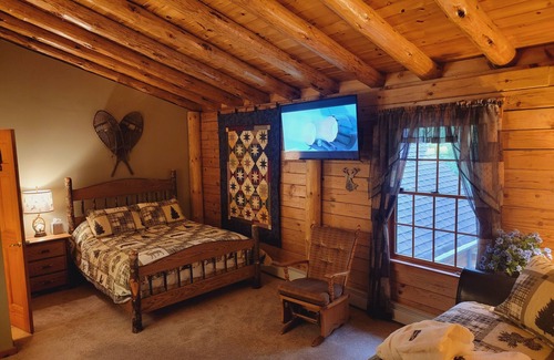Kintnersville Cabina | Stoney Ridge Lodge, 10K sq. ft. Beautiful Log Relaxing Luxury. Vacation/Wedding