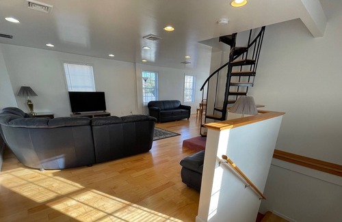 Westerly Casa | Stonington CT - 2 minute walk to Downtown Westerly