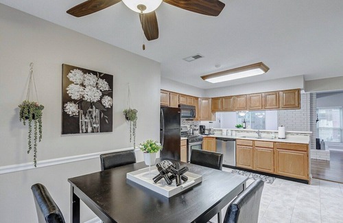 Indian Springs Casa | Stony Bridge · Spa & Pool Oasis: Prime Location in The Woodlands