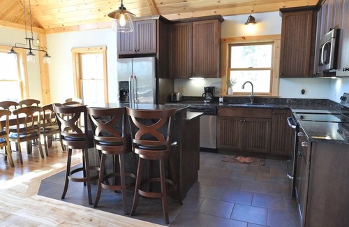 Bethel Chalet De Esquí | STOP! Hot tub, deck w/Sunday River Mountain Views
