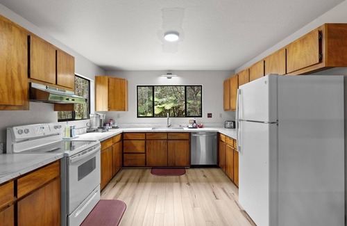 Volcano Casa | Stop Looking, you've found it! Pool Table, Gameroom, & Toddler Playroom.