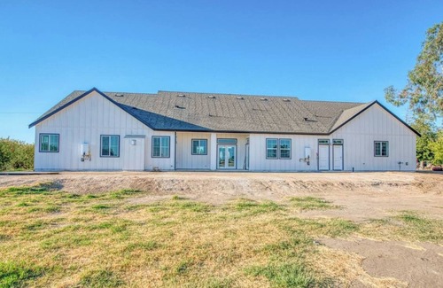 Madera Casa | Stormtroopers getaway near the gateway to the Sierras and Yosemite.