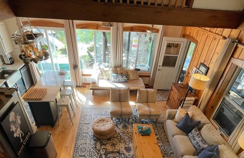 Trent Lakes Casa | Stornoway Cottage just 5 ft from White Lake