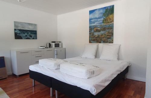Bedsted Casa | Stort værelse med tekøkken, tæt på hav og fjord.