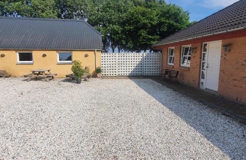 Bedsted Casa | Stort værelse med tekøkken, tæt på hav og fjord.