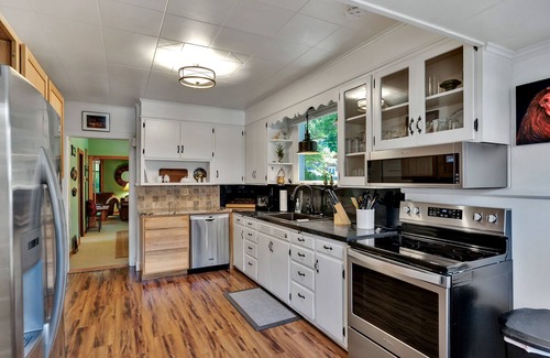 Garden District Casa | Story book 1920's home in down town Coeur d'Alene with AC, WiFi
