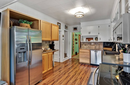 Garden District Casa | Story book 1920's home in down town Coeur d'Alene with AC, WiFi