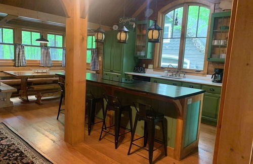 Hayward Cabina | Libro de cuentos Vintage Northwoods Lodge cargado de encanto y comodidad