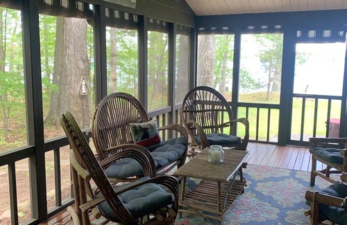 Hayward Cabina | Libro de cuentos Vintage Northwoods Lodge cargado de encanto y comodidad
