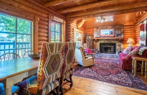 Cedar Cliff Cabina | Storybook Alpine Log Cabin