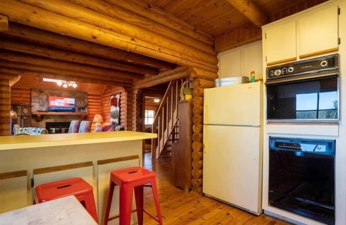 Cedar Cliff Cabina | Storybook Alpine Log Cabin