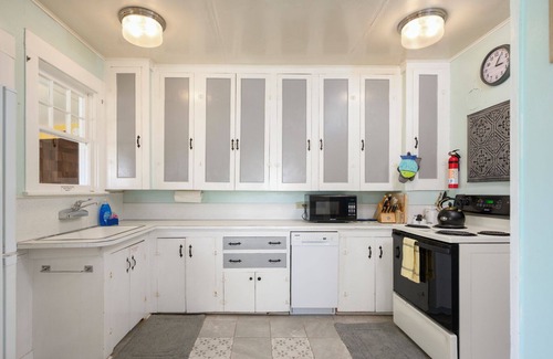 Rockaway Beach Cabaña | Storybook Beach Cottage *Retreat* at Twin Rocks