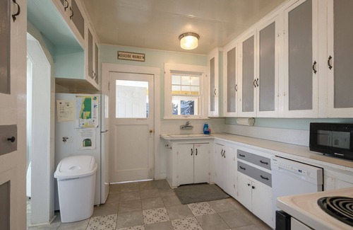 Rockaway Beach Cabaña | Storybook Beach Cottage *Retreat* at Twin Rocks
