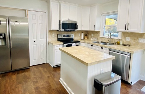 Tuckahoe Casa | Storybook Cape Cod Cottage - Family & Pet Friendly
