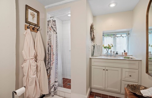 Old Saybrook Casa | Storybook Cottage