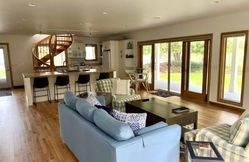 Walloon Lake Cabaña | STORYBOOK COTTAGE WITH VIEWS OF WALLOON LAKE