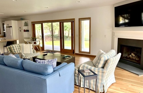Walloon Lake Cabaña | STORYBOOK COTTAGE WITH VIEWS OF WALLOON LAKE