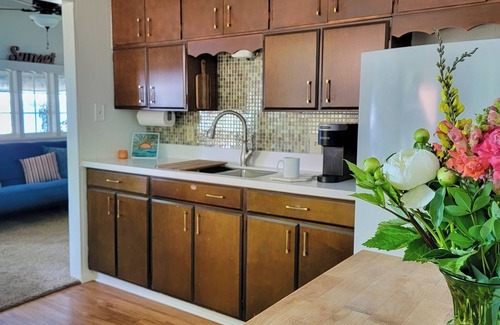 Whitehall Cabaña | Storybook Sunset Cottage on White Lake. Excellent Location. Dock & Kayaks.