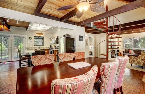 Pioneer Trail Casa | Stout House Cabin - Your kids favorite backyard!