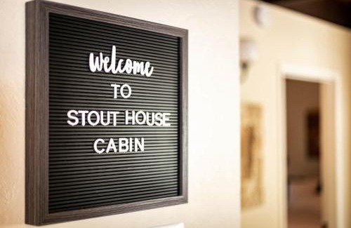 Pioneer Trail Casa | Stout House Cabin - Your kids favorite backyard